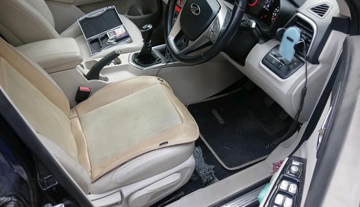 2019 Mahindra XUV300 W8 (O) 1.2 PETROL, Petrol, Manual, 48,900 km, interior