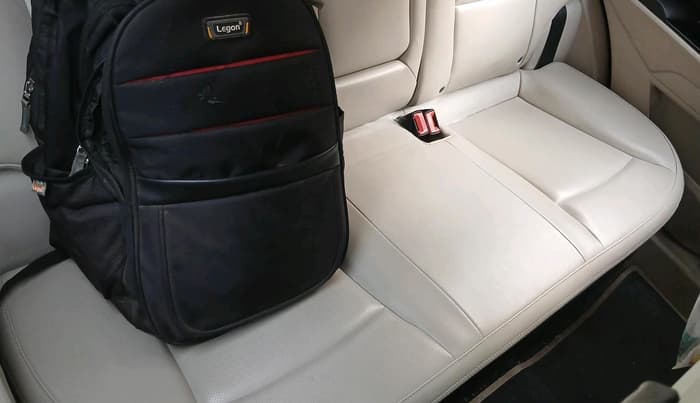 2019 Mahindra XUV300 W8 (O) 1.2 PETROL, Petrol, Manual, 48,900 km, interior