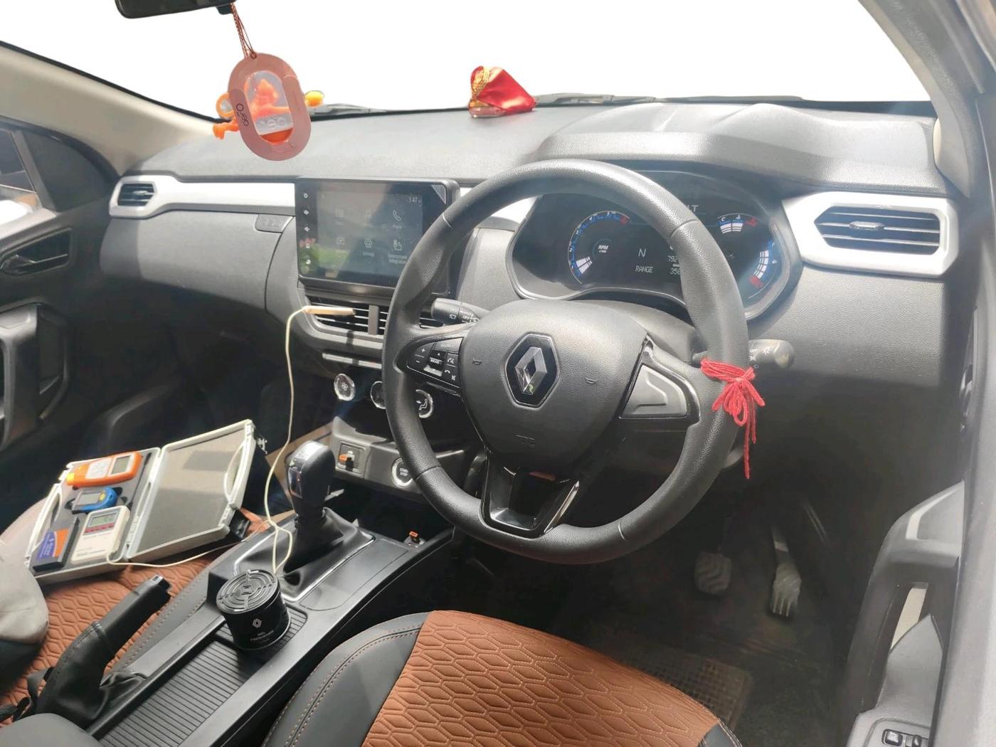 2025 Renault Kiger RXT (O) AMT, Petrol, Automatic, 7,931 km, interior
