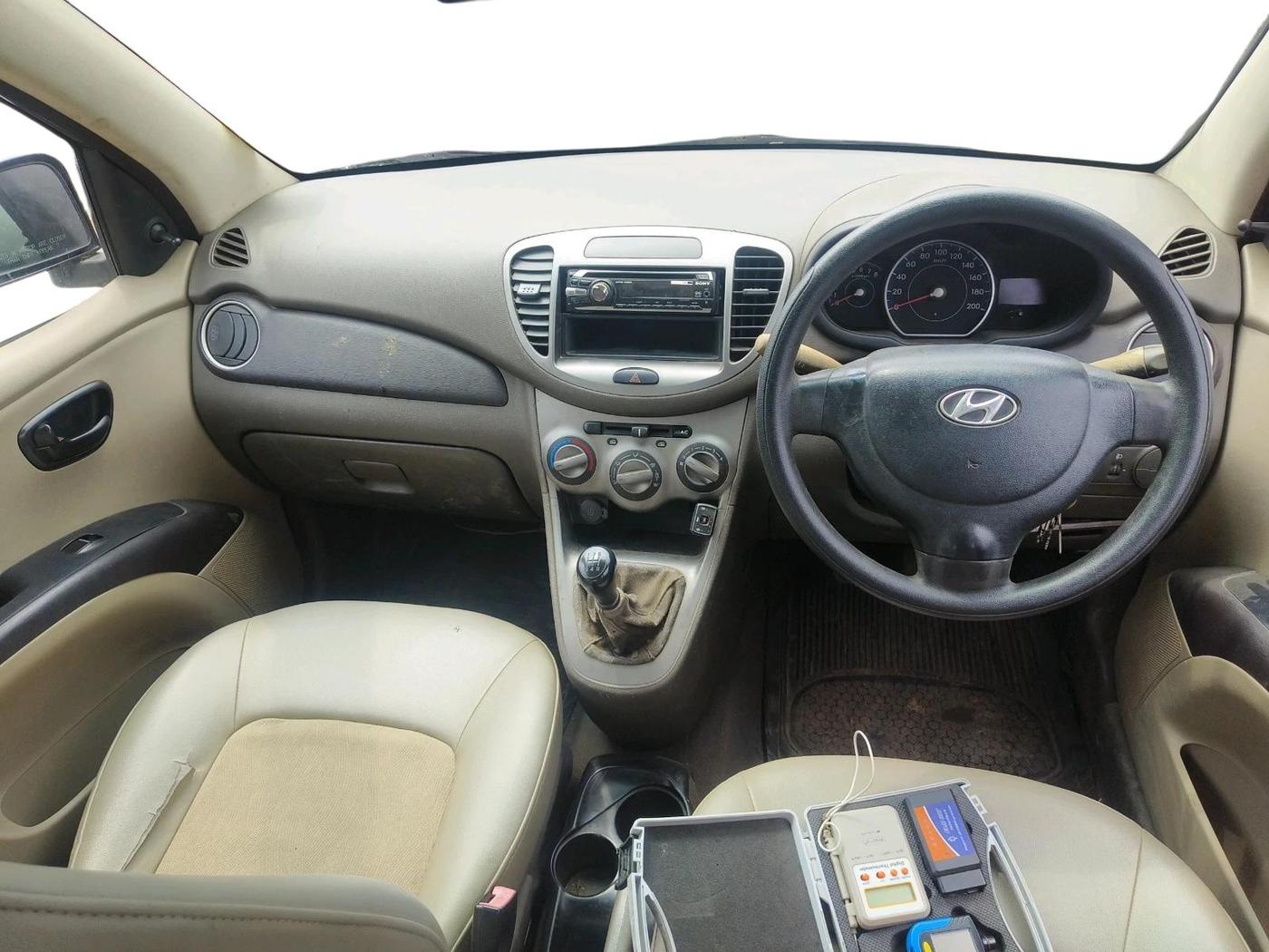 2011 Hyundai i10 ERA 1.1, CNG, Manual, 1,00,222 km, interior