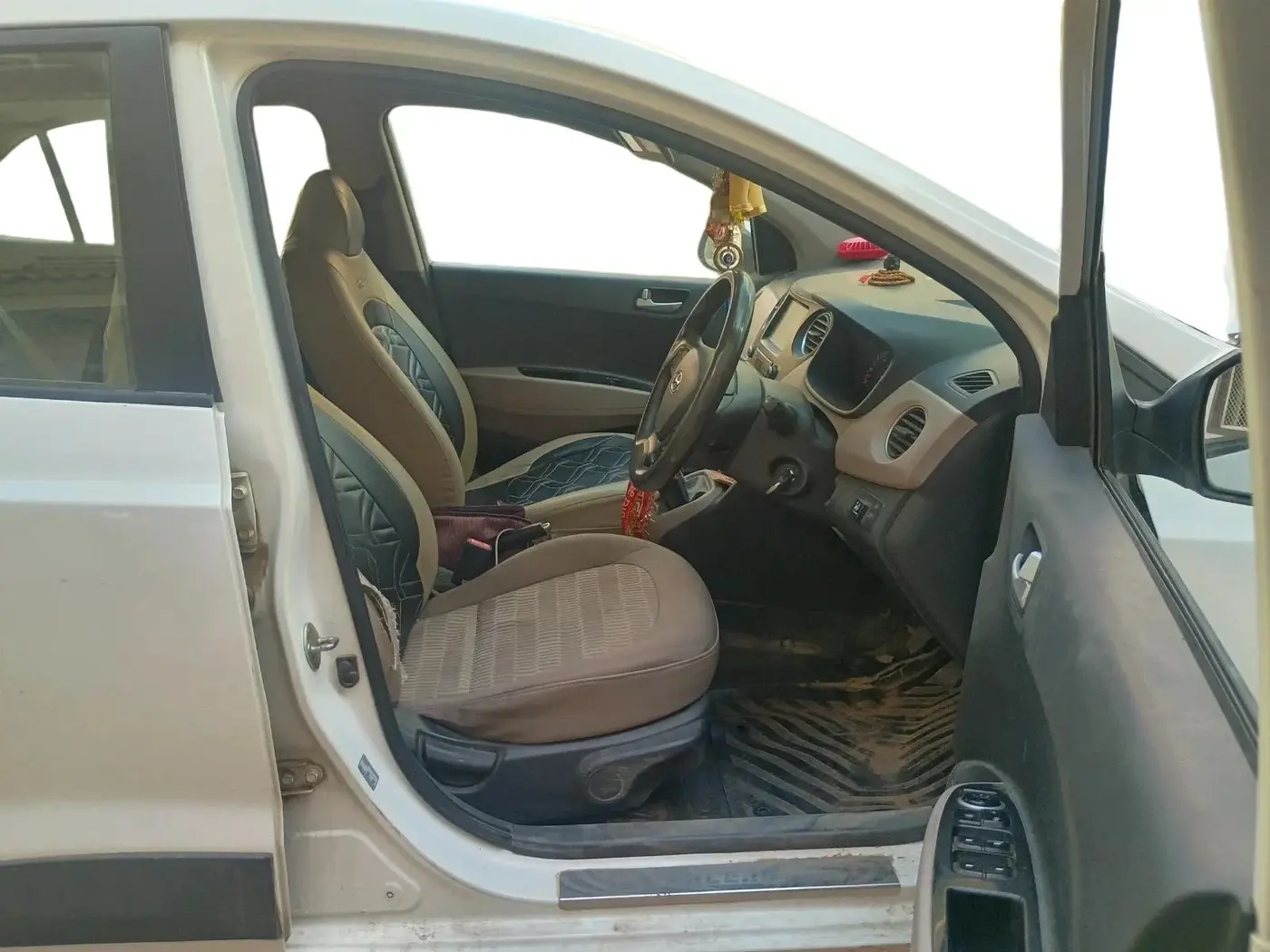 2018 Hyundai Xcent SX 1.2, CNG, Manual, 1,88,521 km, interior