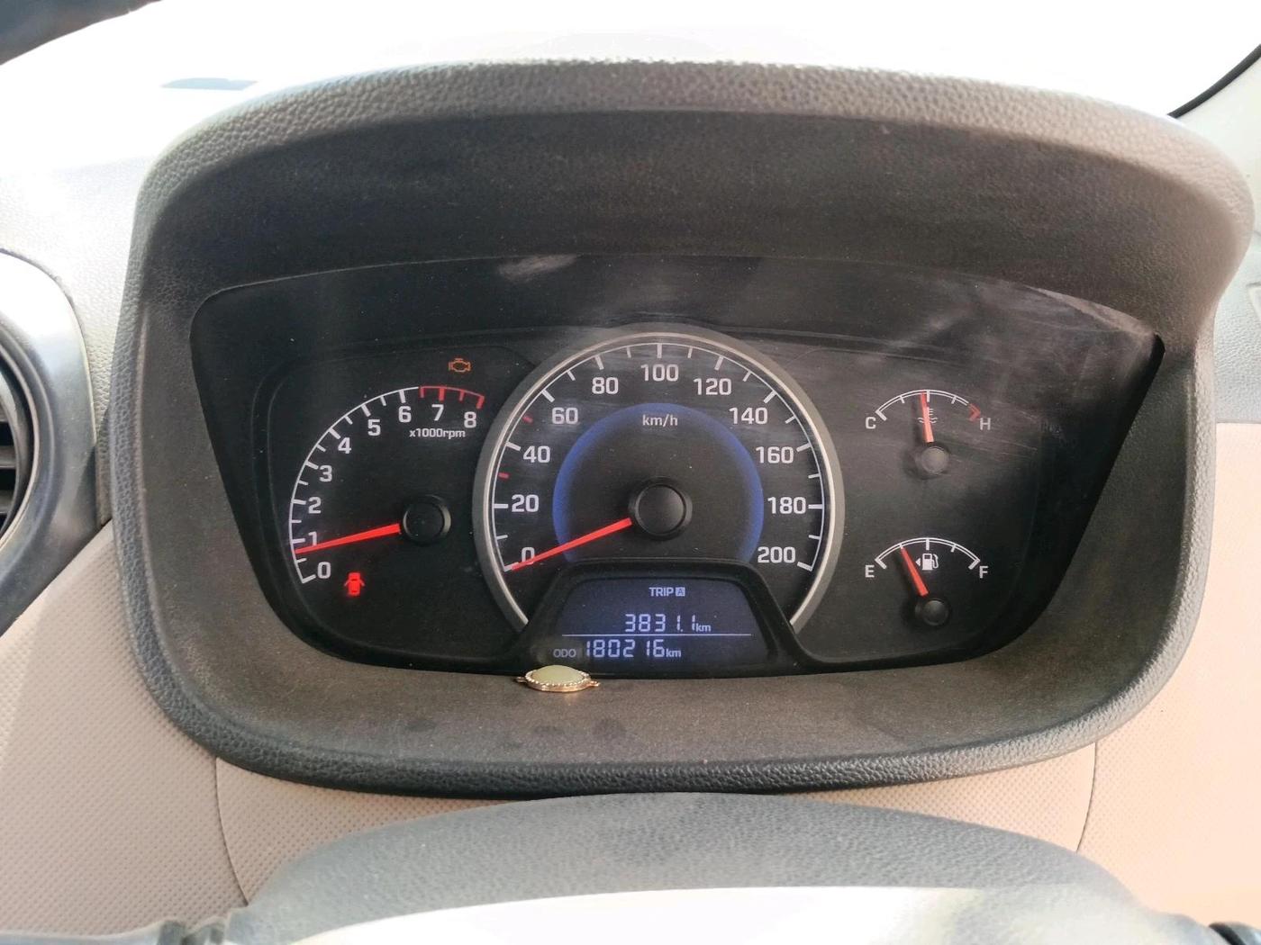 2017 Hyundai Grand i10 MAGNA 1.2 KAPPA VTVT, CNG, Manual, 1,80,216 km, interior