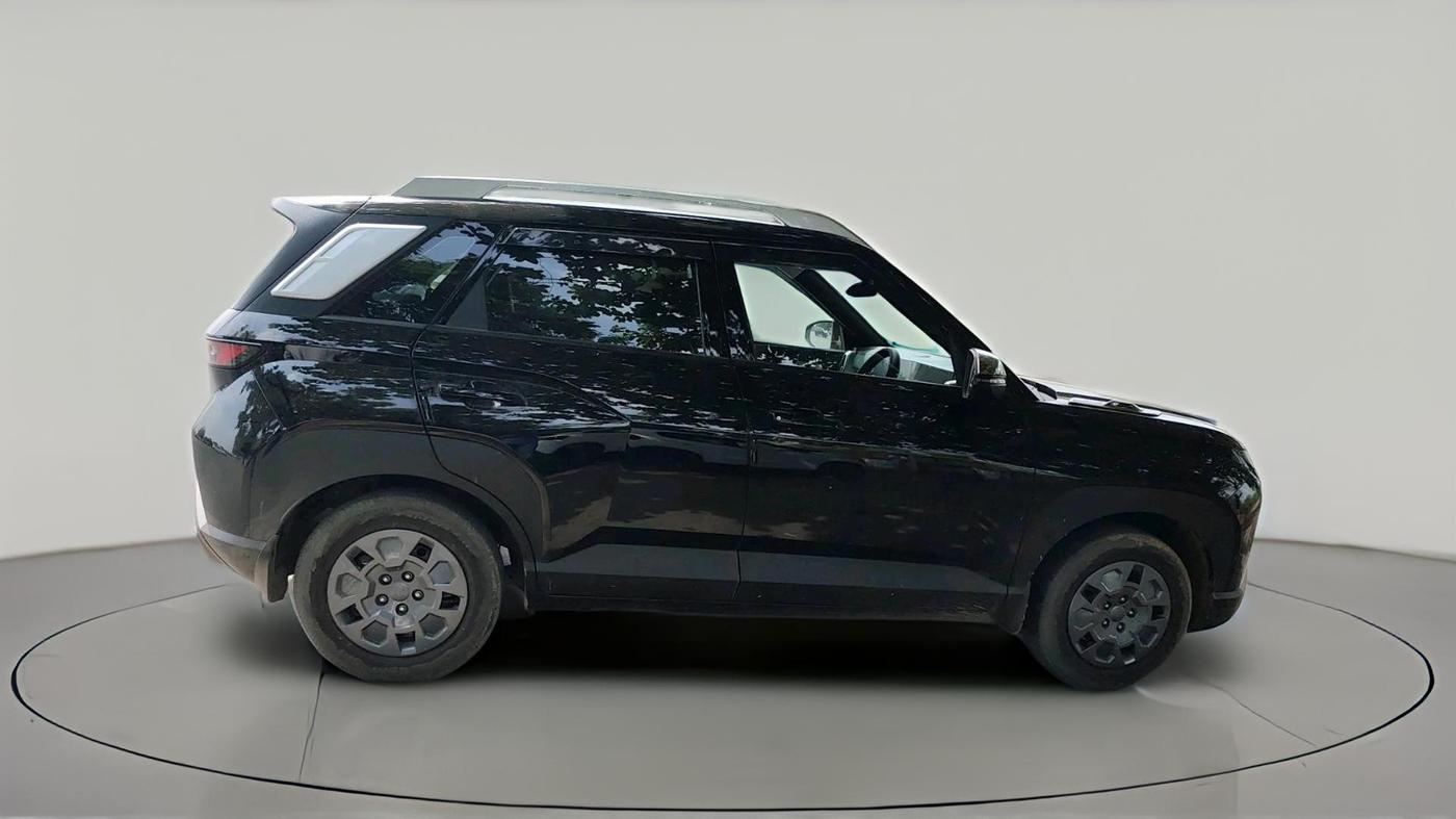 2026 Hyundai VENUE HX 5 Plus 1.2 Petrol MT, CNG, Manual, 4,073 km, exterior