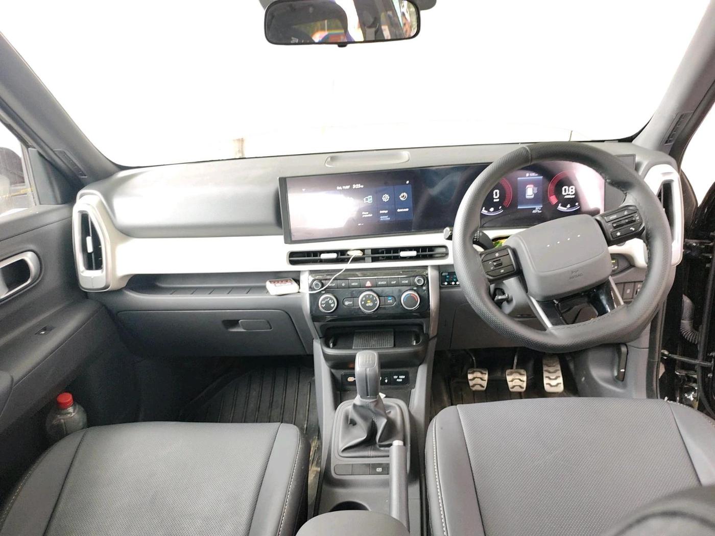 2026 Hyundai VENUE HX 5 Plus 1.2 Petrol MT, CNG, Manual, 4,073 km, interior