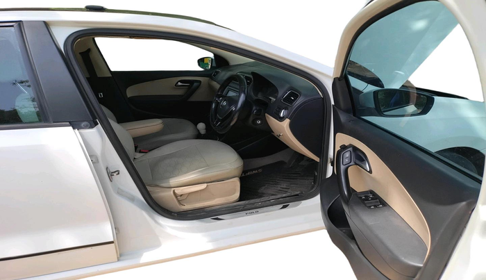 2015 Volkswagen Polo HIGHLINE1.5L, Diesel, Manual, 87,225 km, interior