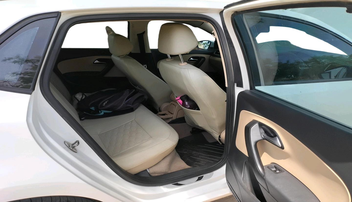 2015 Volkswagen Polo HIGHLINE1.5L, Diesel, Manual, 87,225 km, interior