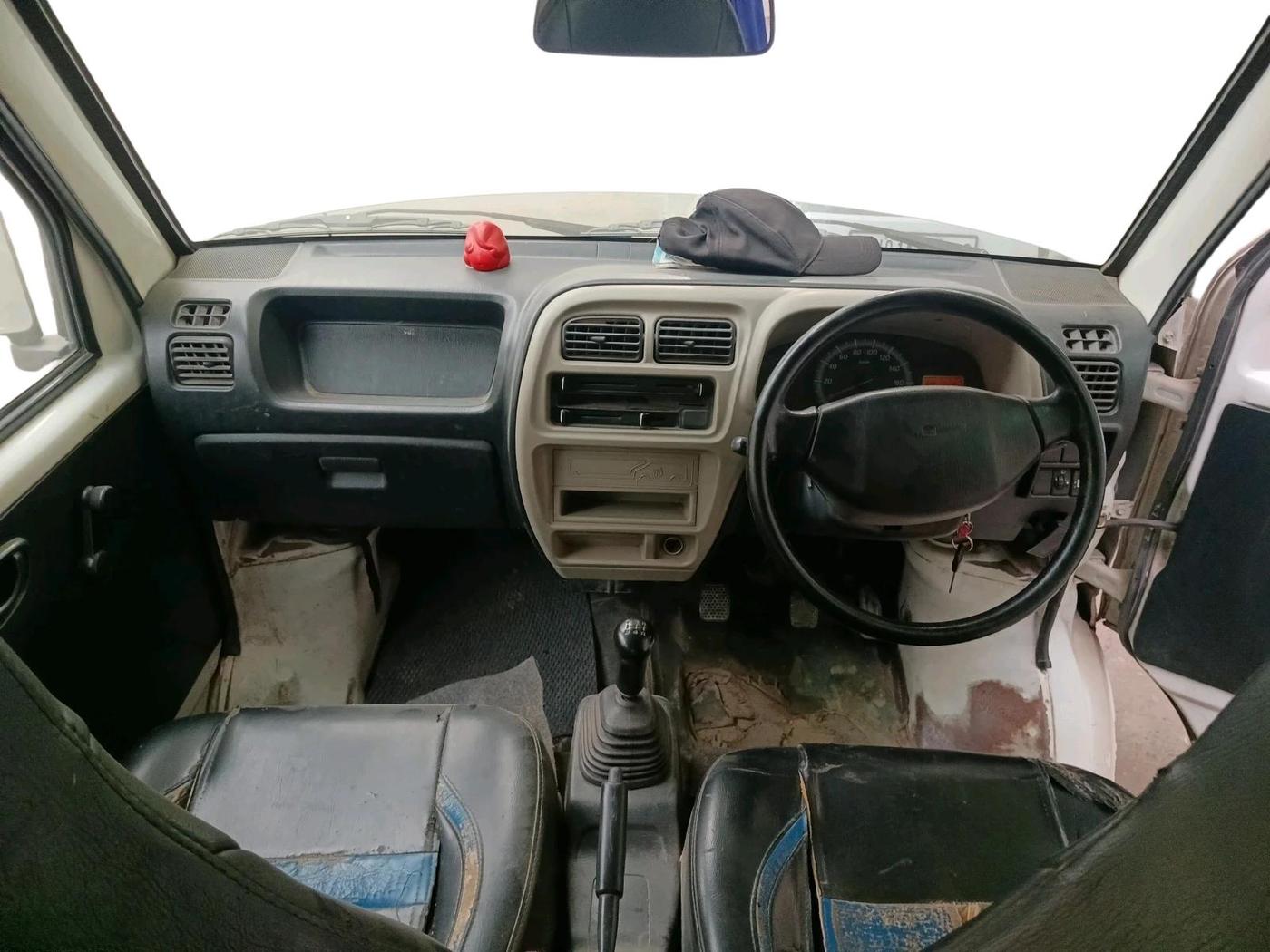 2017 Maruti Eeco 7 STR, CNG, Manual, 1,24,927 km, interior