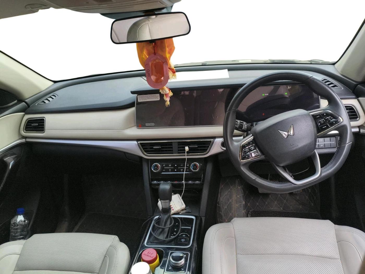 2024 Mahindra XUV700 AX 7 LUXURY D AT 7 STR, Diesel, Automatic, 52,794 km, interior
