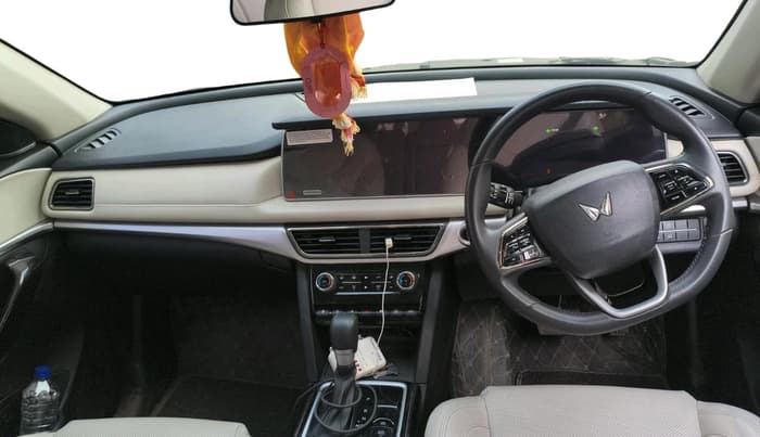 2024 Mahindra XUV700 AX 7 LUXURY D AT 7 STR, Diesel, Automatic, 52,794 km, interior