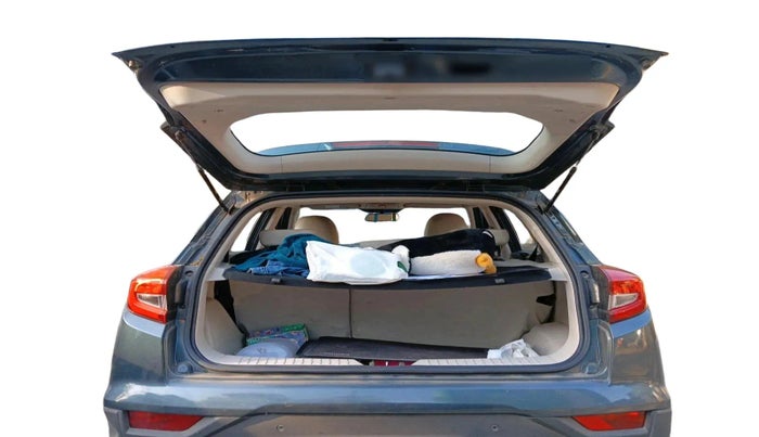 2021 Mahindra XUV300 W8 1.5 DIESEL, Diesel, Manual, 58,245 km, exterior