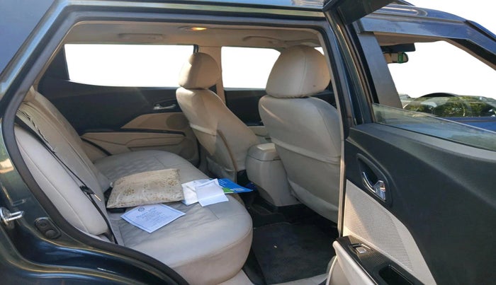 2021 Mahindra XUV300 W8 1.5 DIESEL, Diesel, Manual, 58,245 km, interior