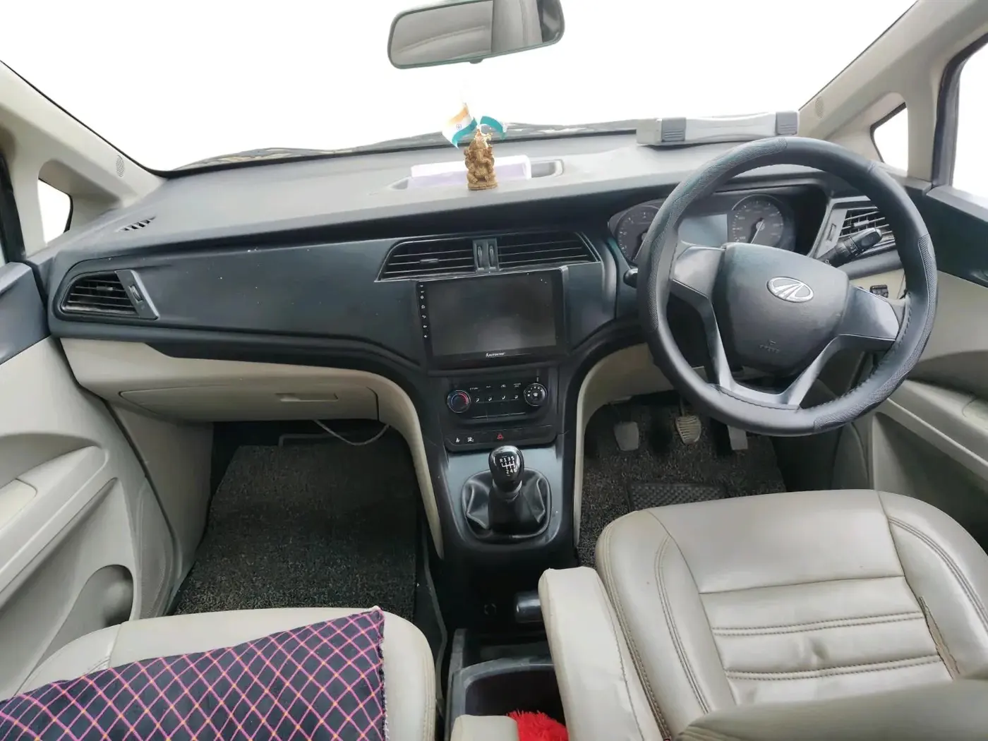 2019 Mahindra MARAZZO M2 8 STR, Diesel, Manual, 92,848 km, interior