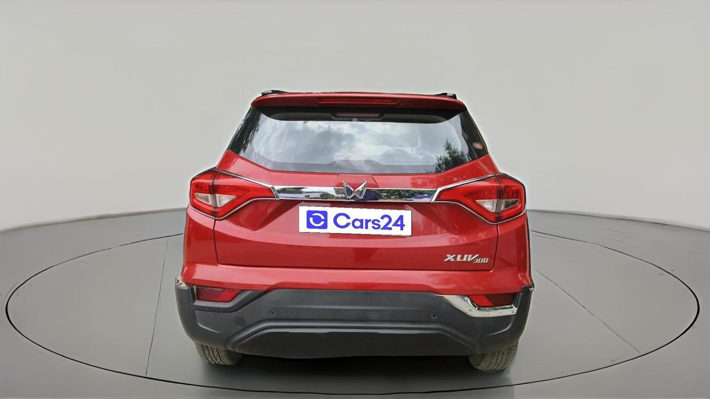 2023 Mahindra XUV300 W6 1.2 PETROL, Petrol, Manual, 29,089 km, exterior