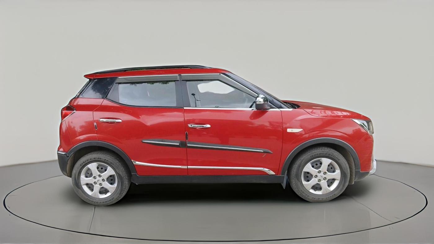 2023 Mahindra XUV300 W6 1.2 PETROL, Petrol, Manual, 29,089 km, exterior