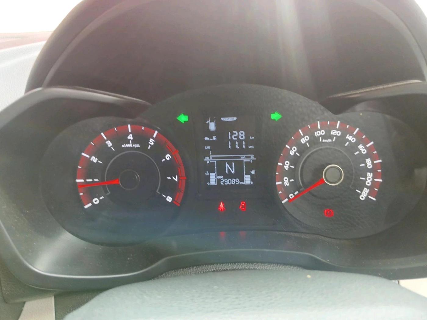 2023 Mahindra XUV300 W6 1.2 PETROL, Petrol, Manual, 29,089 km, interior