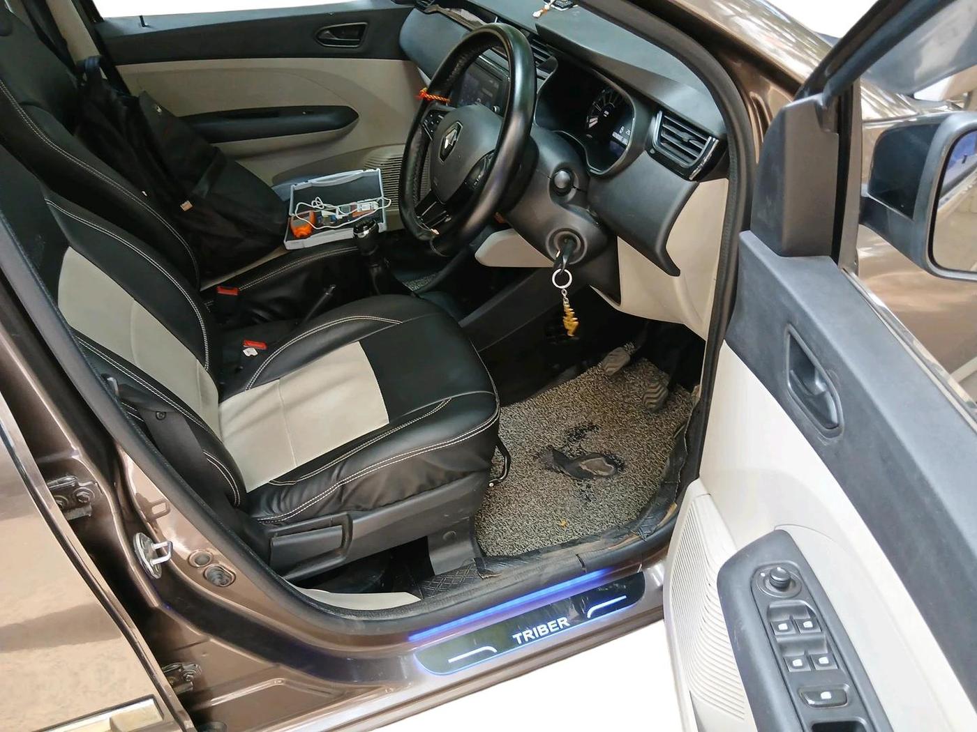 2021 Renault TRIBER RXT, Petrol, Manual, 29,875 km, interior