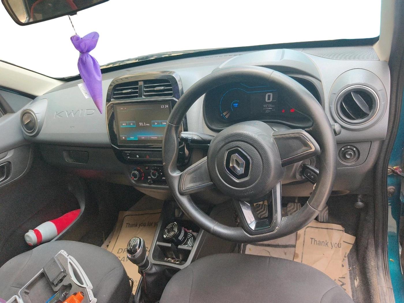 2022 Renault Kwid RXT 1.0 (O), Petrol, Manual, 99,736 km, interior
