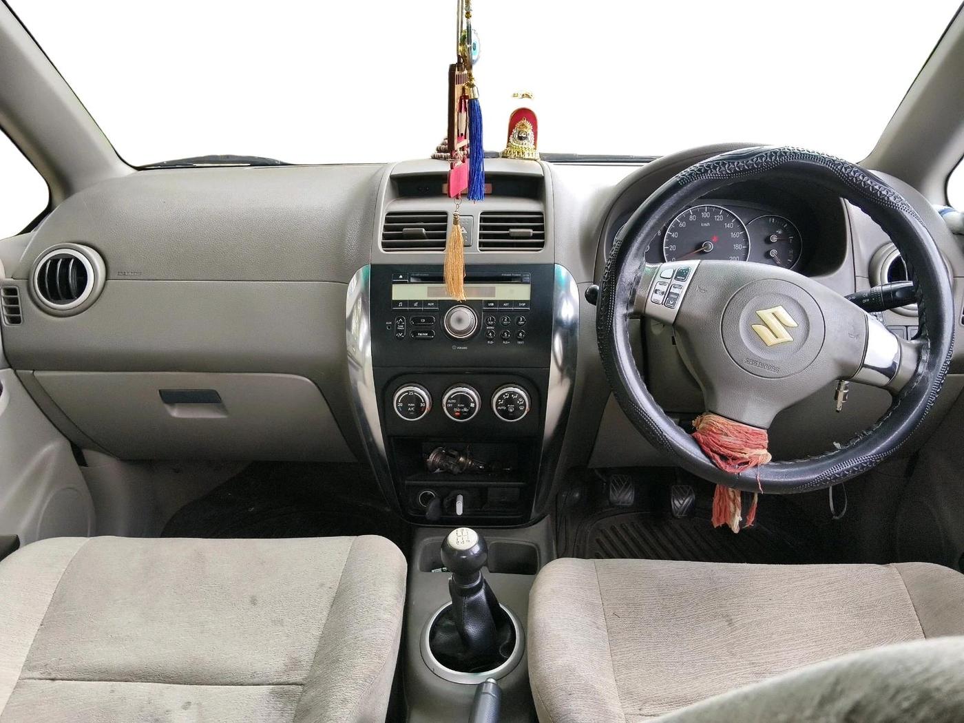 2011 Maruti SX4 ZXI, CNG, Manual, 98,730 km, interior