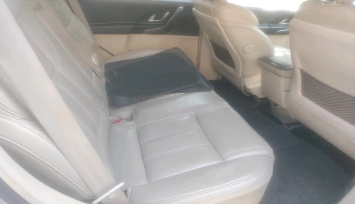 2016 Mahindra XUV500 W10 1.99, Diesel, Manual, 93,000 km, interior