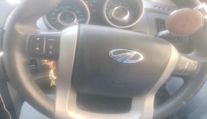 2016 Mahindra XUV500 W10 1.99, Diesel, Manual, 93,000 km, interior