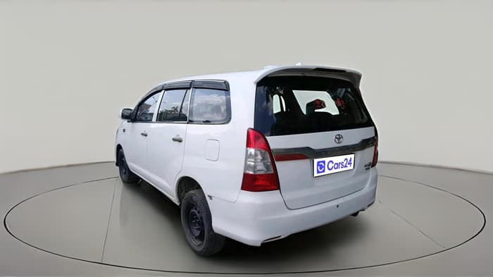 2014 Toyota Innova 2.5 GX 8 STR, Diesel, Manual, 1,01,471 km, exterior