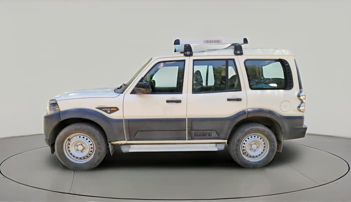 2017 Mahindra Scorpio S4 PLUS 1.99 INTELLI-HYBRID, Diesel, Manual, 28,773 km, exterior