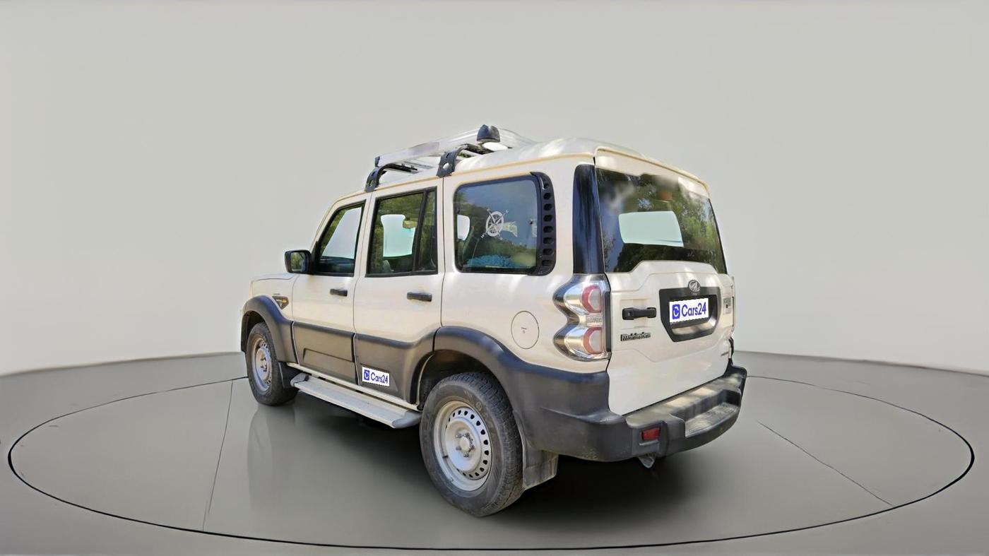 2017 Mahindra Scorpio S4 PLUS 1.99 INTELLI-HYBRID, Diesel, Manual, 28,773 km, exterior