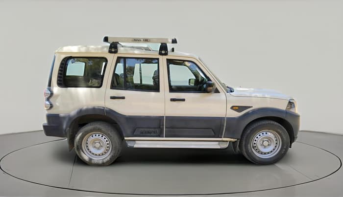 2017 Mahindra Scorpio S4 PLUS 1.99 INTELLI-HYBRID, Diesel, Manual, 28,773 km, exterior