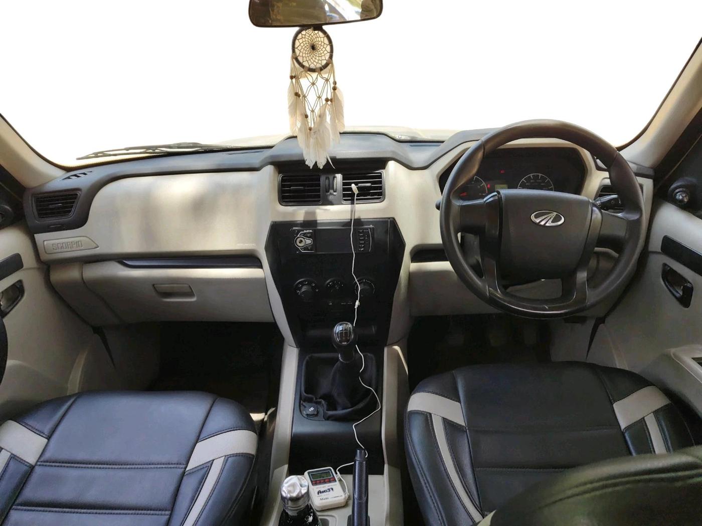 2017 Mahindra Scorpio S4 PLUS 1.99 INTELLI-HYBRID, Diesel, Manual, 28,773 km, interior