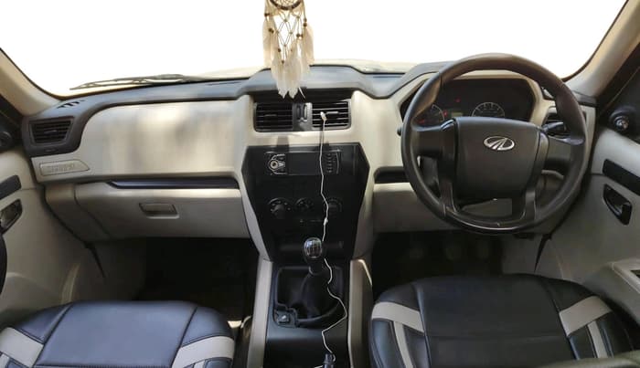 2017 Mahindra Scorpio S4 PLUS 1.99 INTELLI-HYBRID, Diesel, Manual, 28,773 km, interior