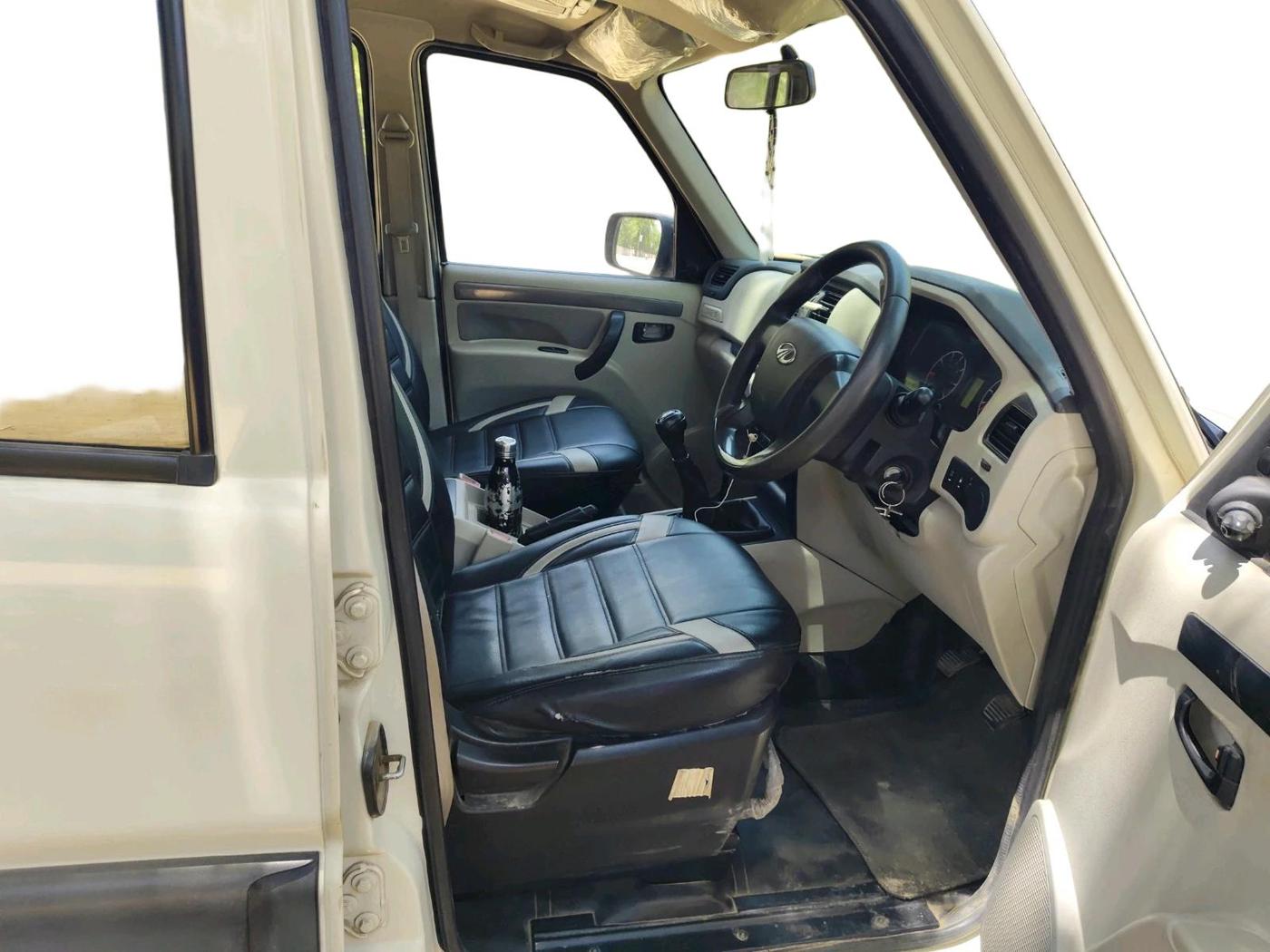 2017 Mahindra Scorpio S4 PLUS 1.99 INTELLI-HYBRID, Diesel, Manual, 28,773 km, interior