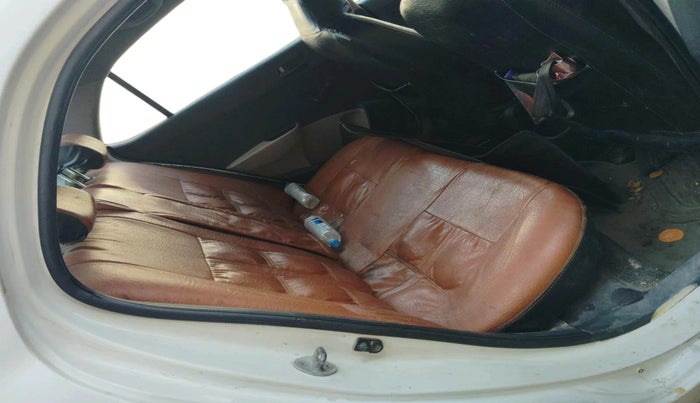 2016 Hyundai Xcent BASE 1.1, Diesel, Manual, 1,53,481 km, interior