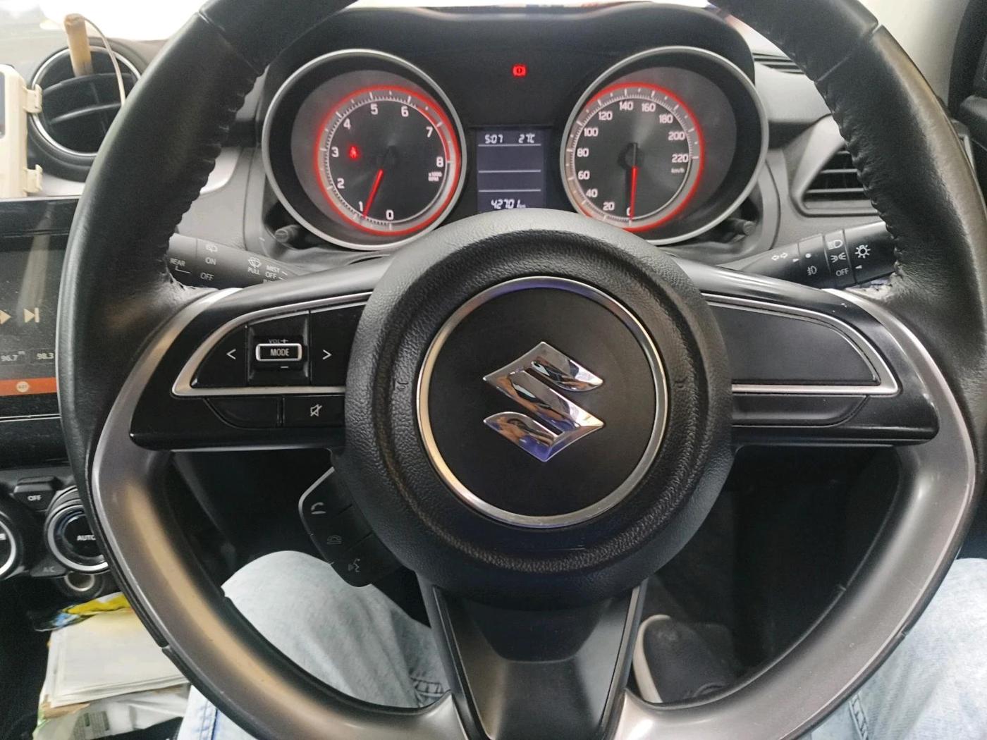 2024 Maruti Swift ZXI, Petrol, Manual, 42,701 km, interior