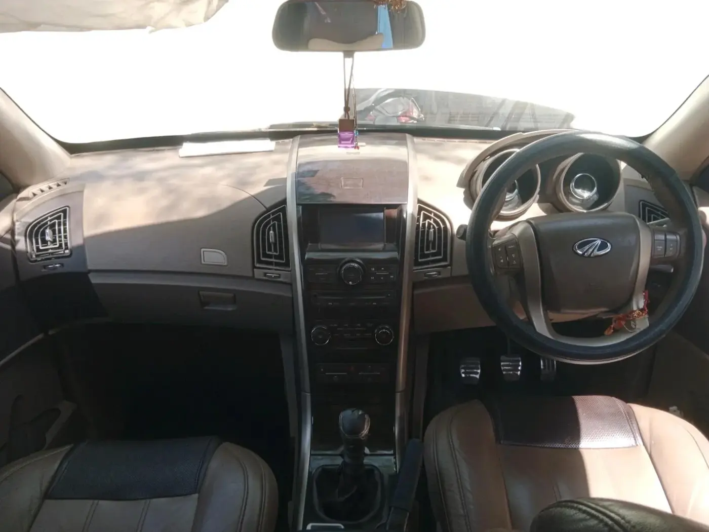 2015 Mahindra XUV500 W8, Diesel, Manual, 1,12,050 km, interior