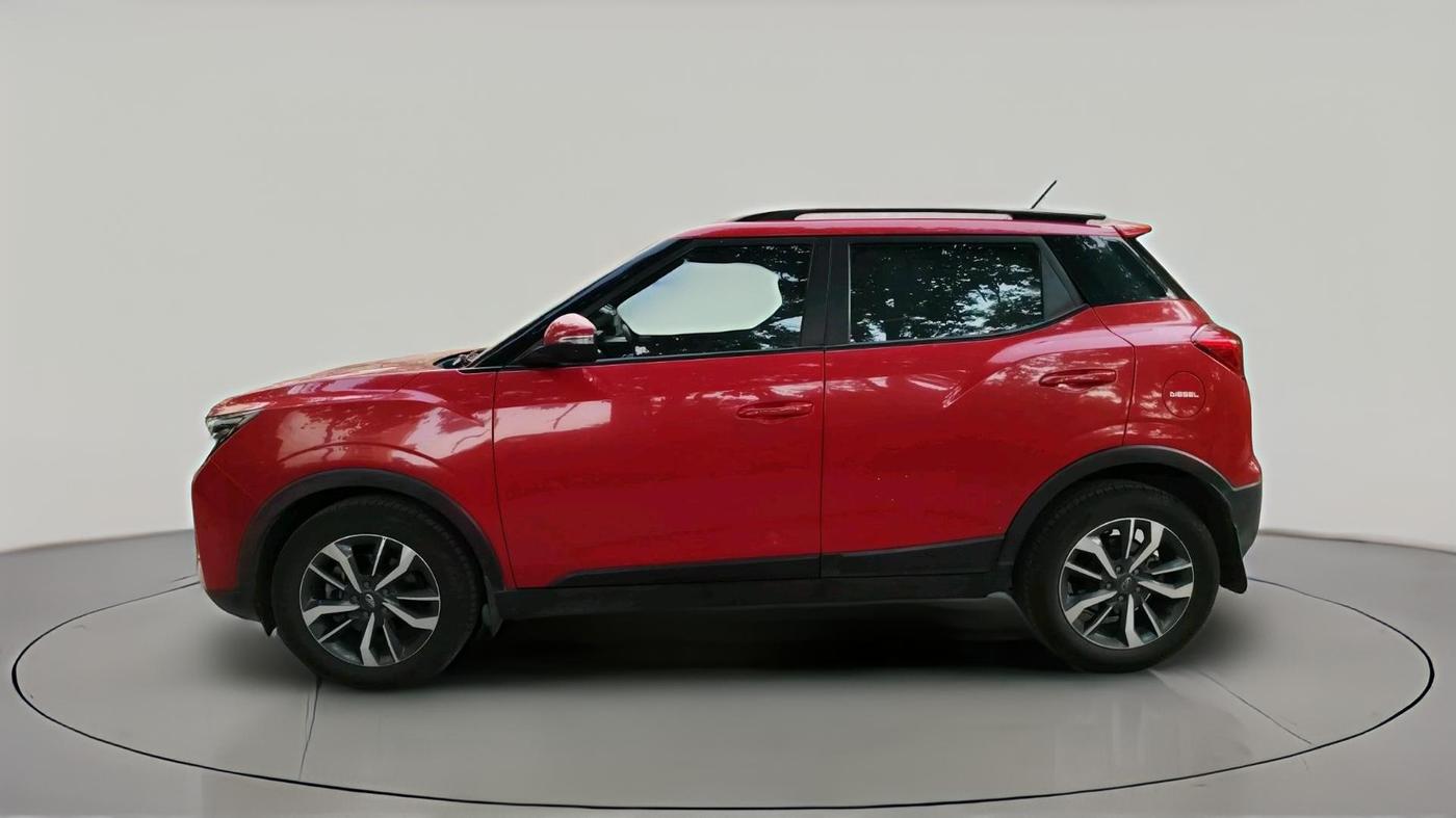 2021 Mahindra XUV300 W8 (O) 1.5 DIESEL AMT, Diesel, Automatic, 1,24,997 km, exterior