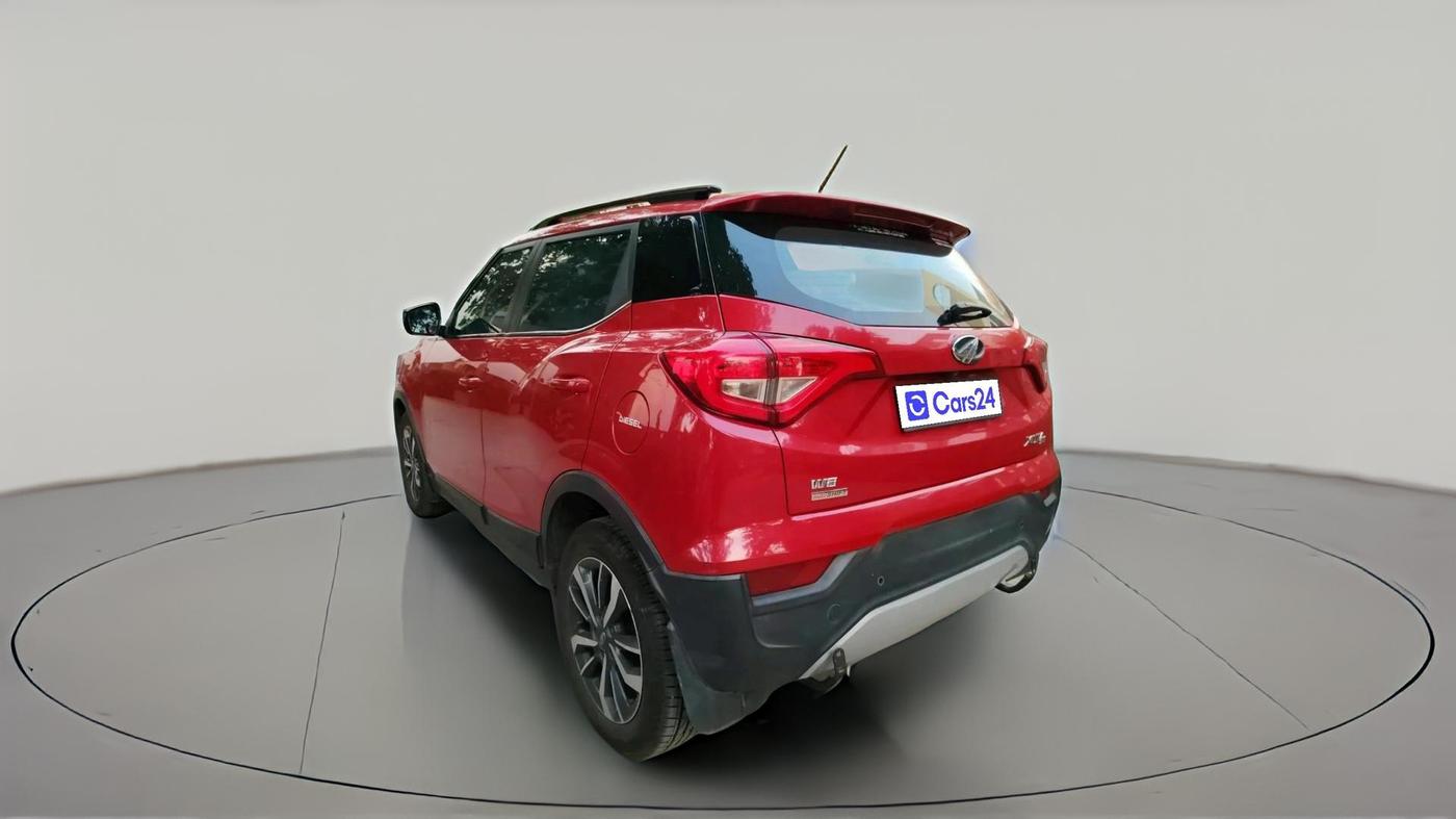 2021 Mahindra XUV300 W8 (O) 1.5 DIESEL AMT, Diesel, Automatic, 1,24,997 km, exterior