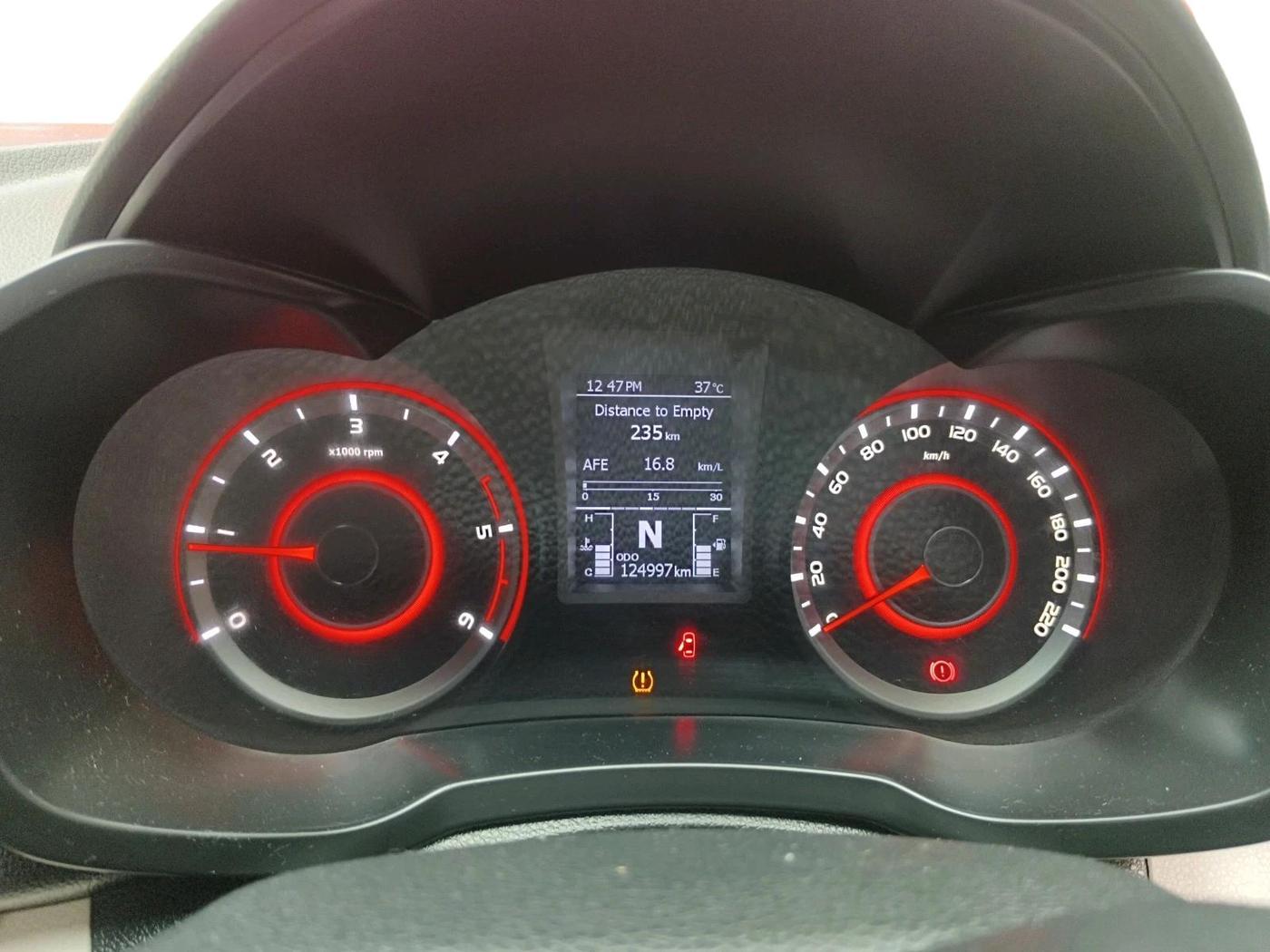 2021 Mahindra XUV300 W8 (O) 1.5 DIESEL AMT, Diesel, Automatic, 1,24,997 km, interior