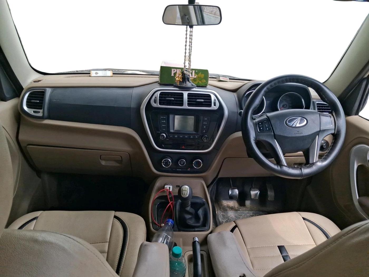 2017 Mahindra TUV300 T8, Diesel, Manual, 18,515 km, interior