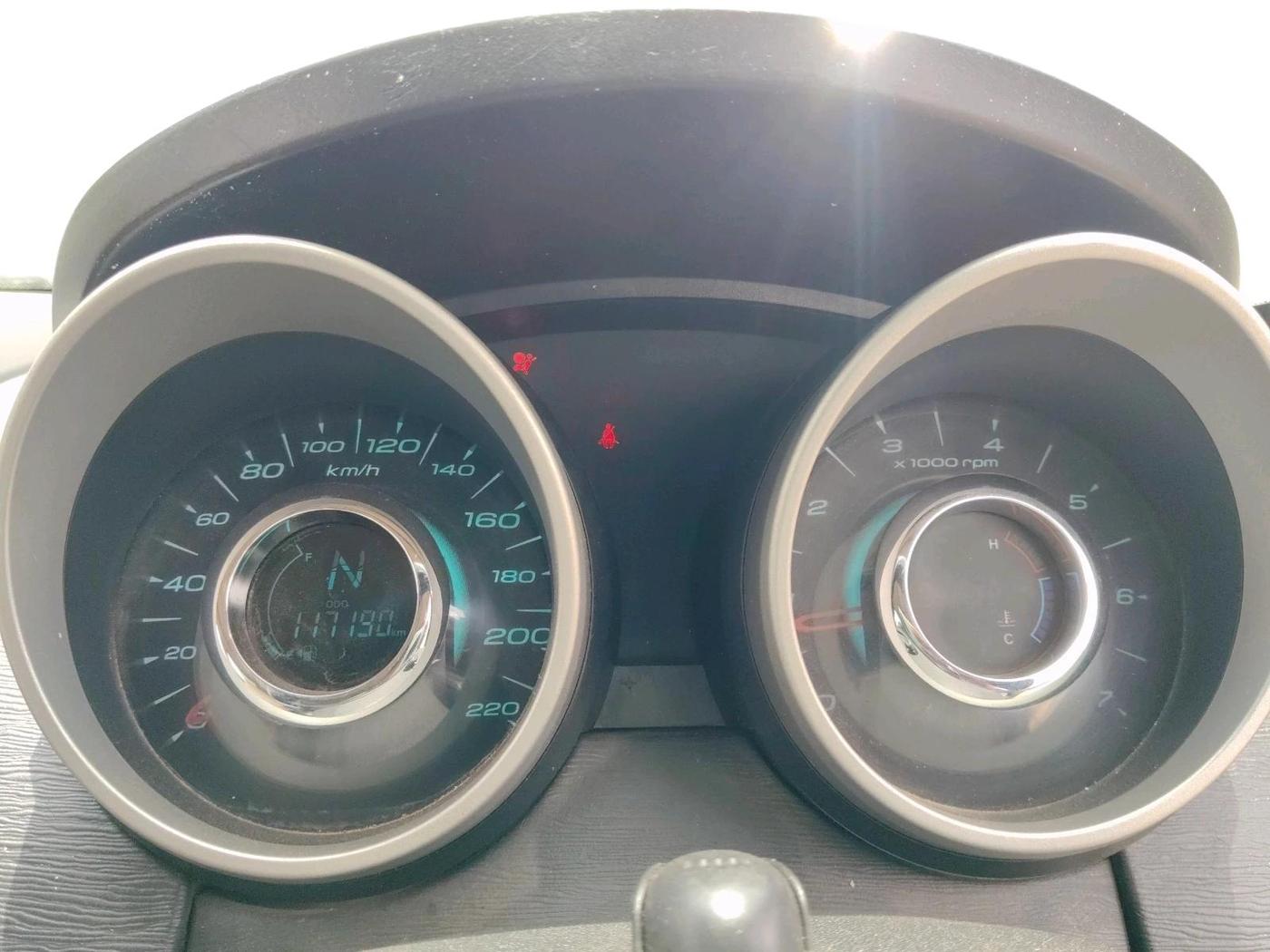 2017 Mahindra XUV500 W10, Diesel, Manual, 1,17,190 km, interior