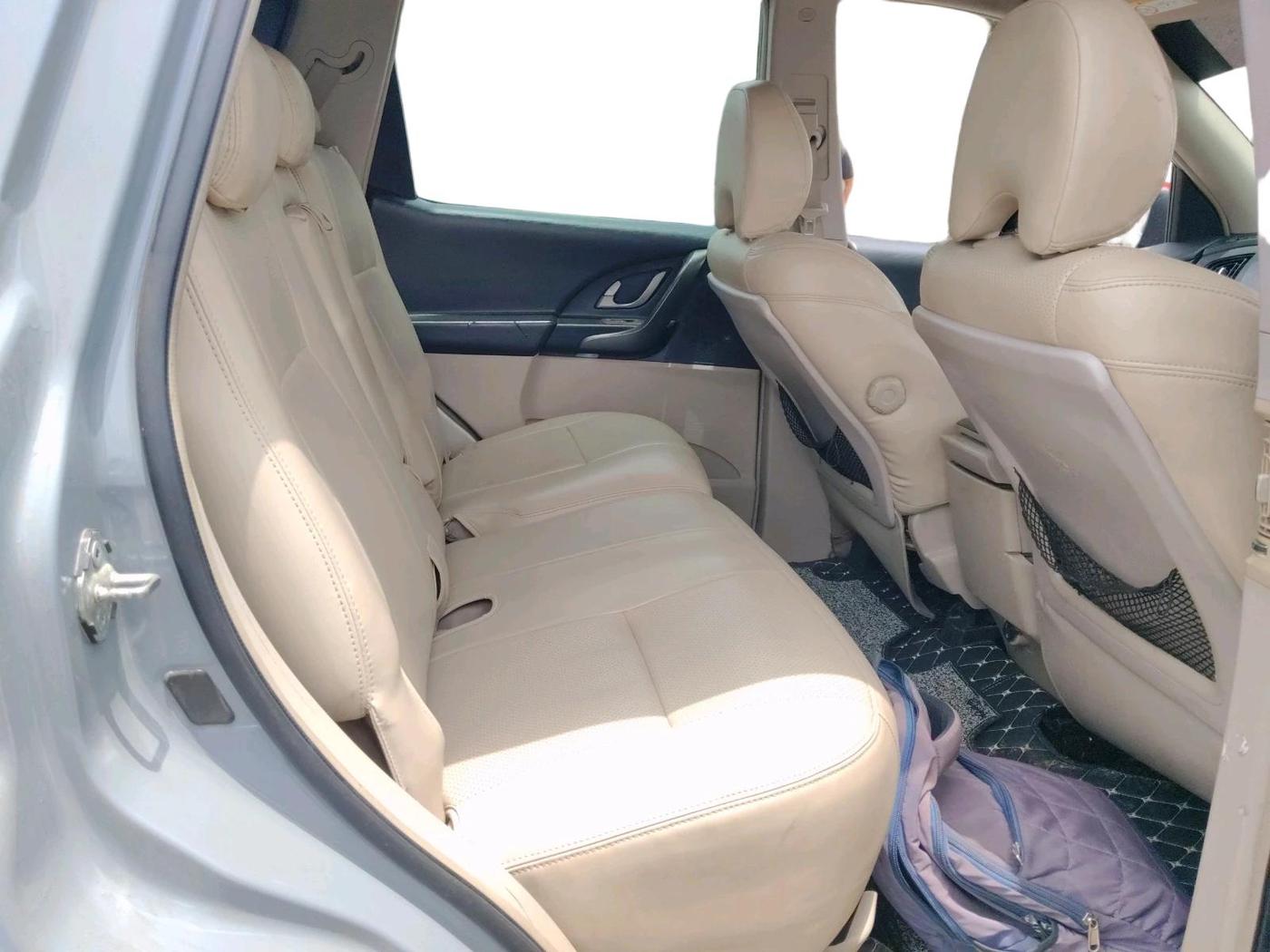 2017 Mahindra XUV500 W10, Diesel, Manual, 1,17,190 km, interior