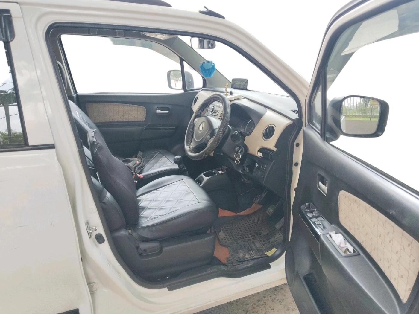 2017 Maruti Wagon R 1.0 VXI, CNG, Manual, 65,778 km, interior
