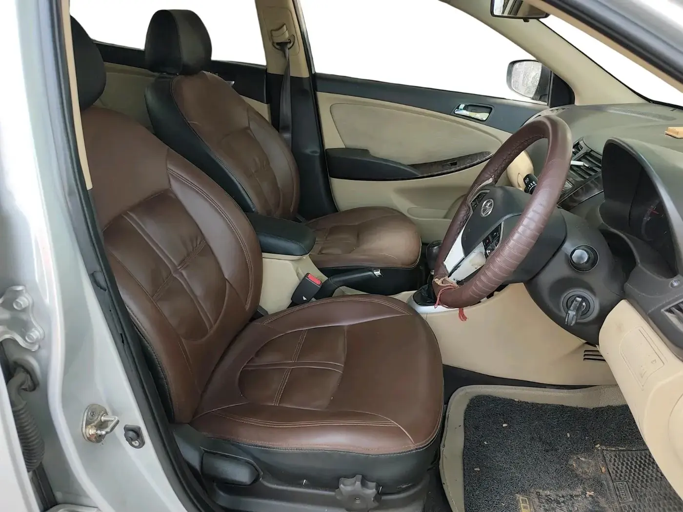 2011 Hyundai Verna FLUIDIC 1.6 VTVT EX, Petrol, Manual, 73,859 km, interior