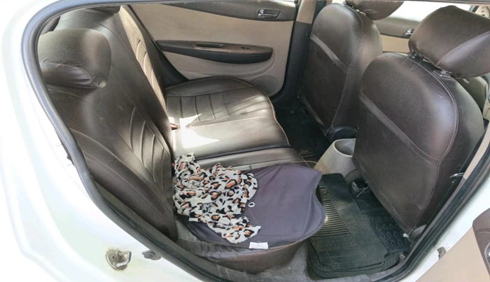 2011 Hyundai i20 ASTA 1.2, CNG, Manual, 1,45,345 km, interior