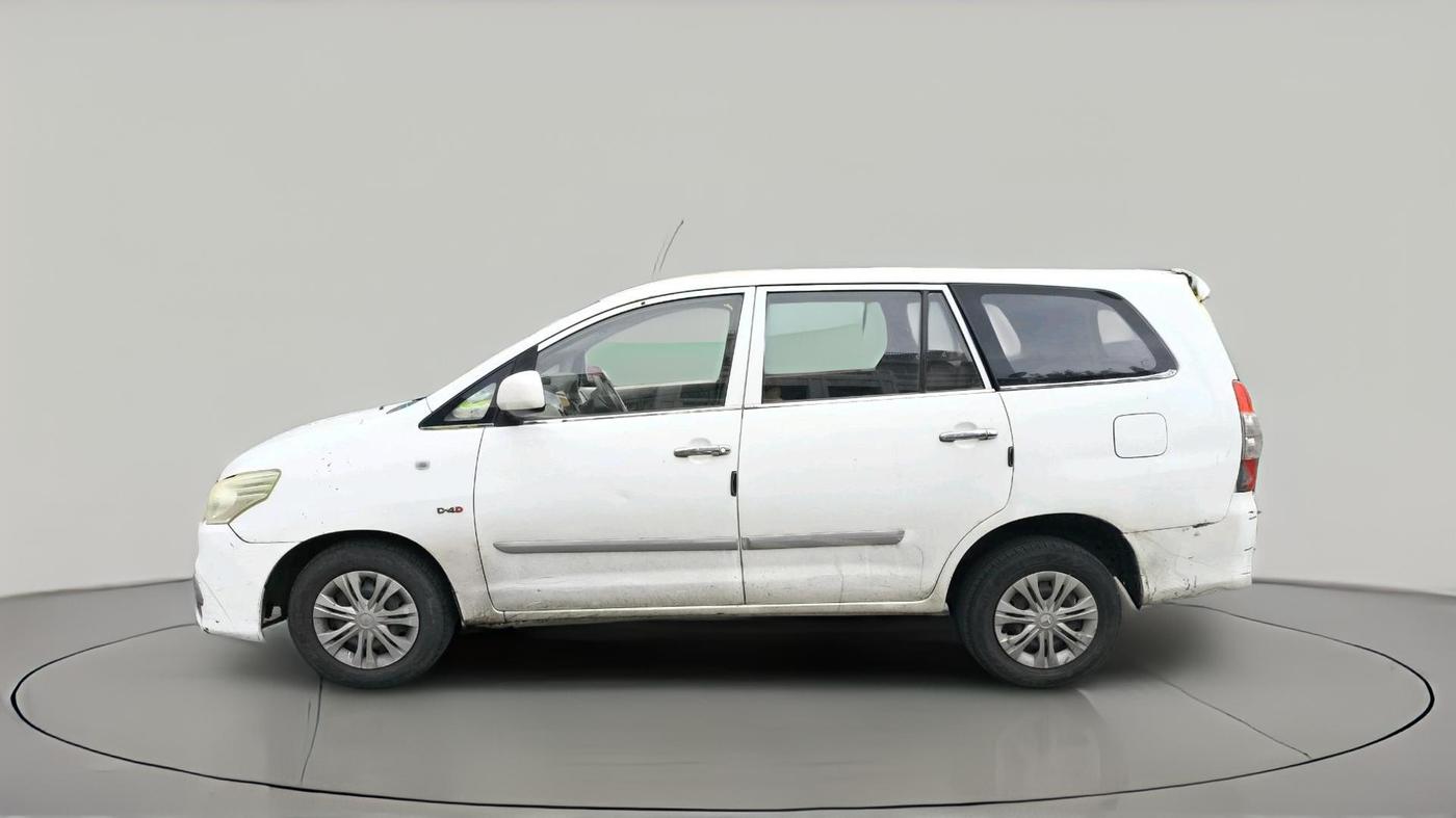 2012 Toyota Innova 2.5 G 8 STR, Diesel, Manual, 1,62,612 km, exterior