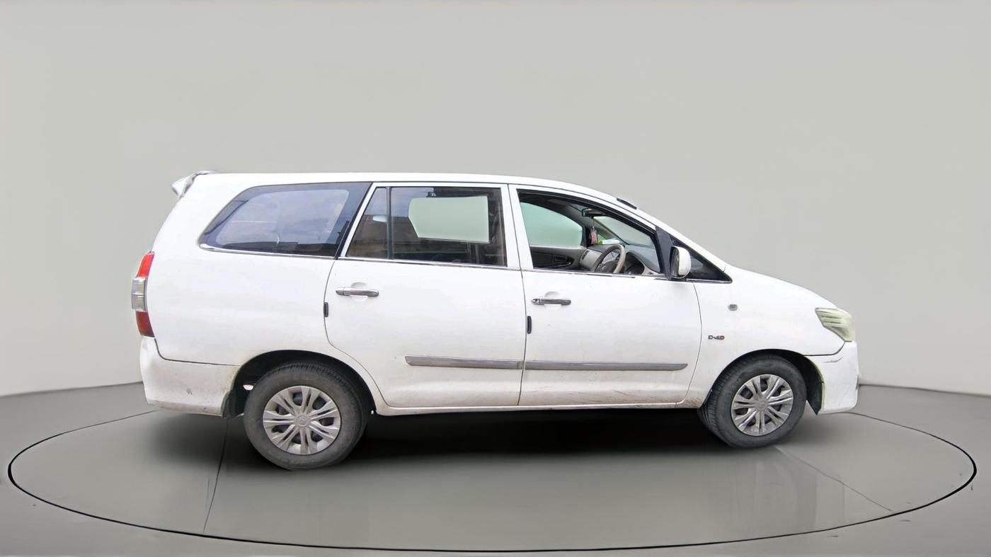 2012 Toyota Innova 2.5 G 8 STR, Diesel, Manual, 1,62,612 km, exterior