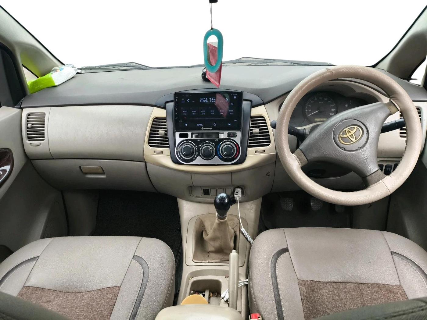 2012 Toyota Innova 2.5 G 8 STR, Diesel, Manual, 1,62,612 km, interior