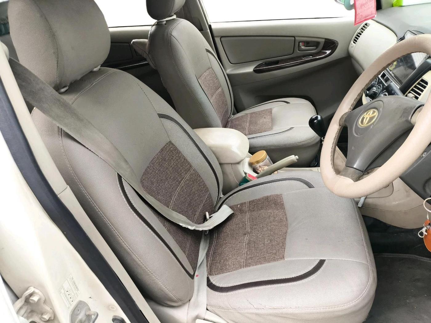 2012 Toyota Innova 2.5 G 8 STR, Diesel, Manual, 1,62,612 km, interior