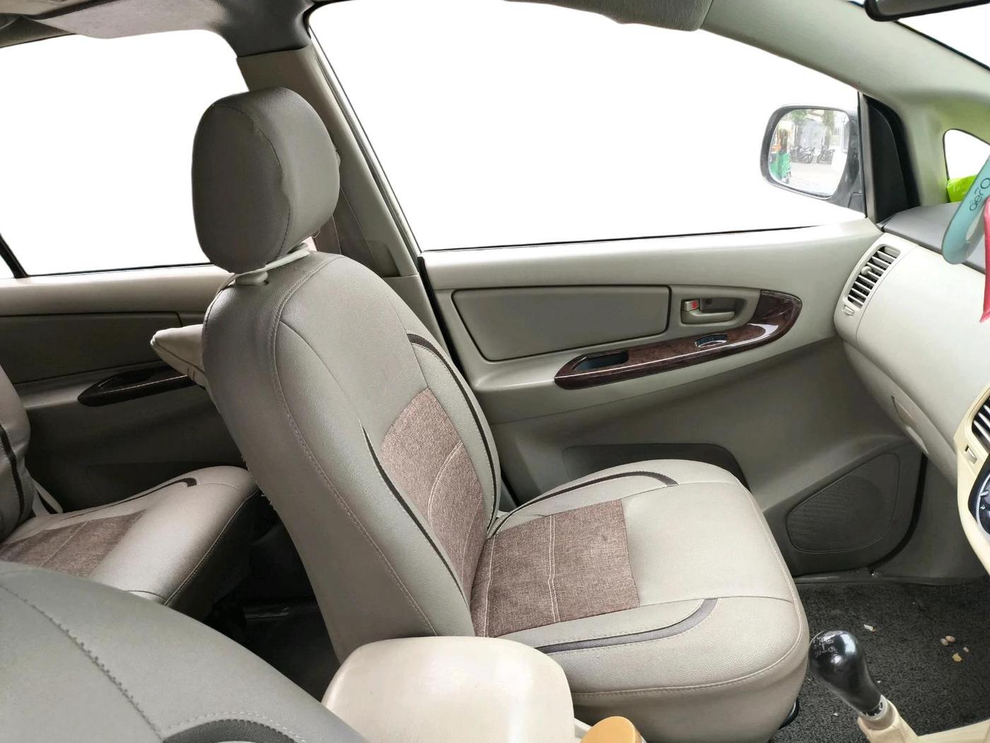 2012 Toyota Innova 2.5 G 8 STR, Diesel, Manual, 1,62,612 km, interior