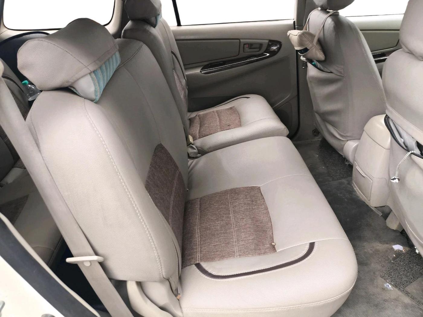 2012 Toyota Innova 2.5 G 8 STR, Diesel, Manual, 1,62,612 km, interior