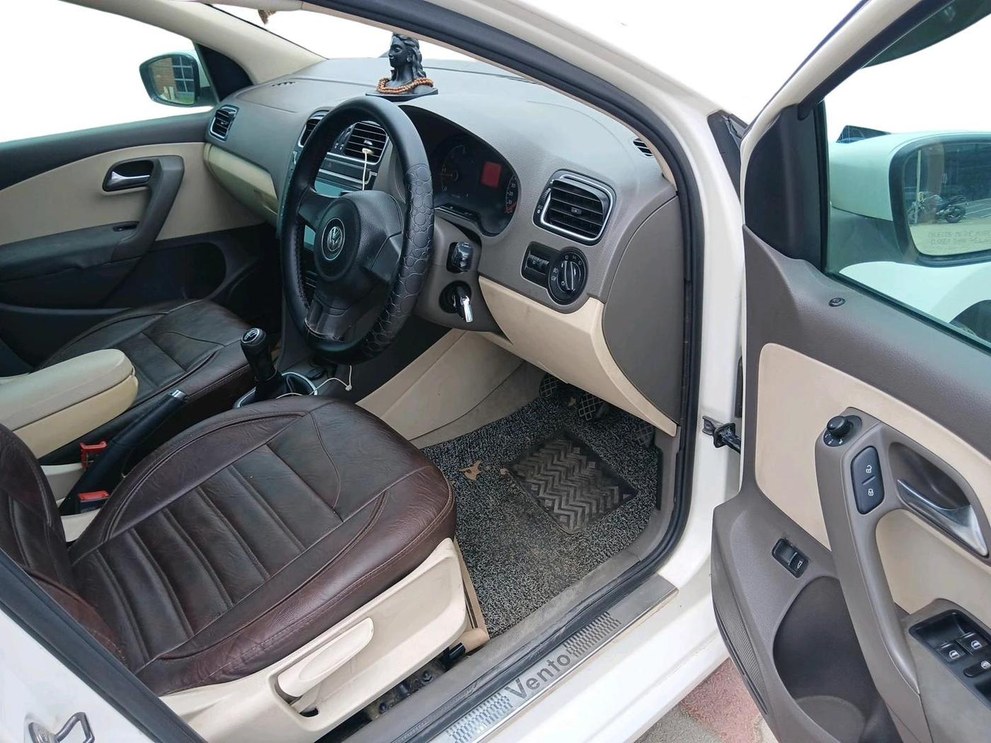 2011 Volkswagen Vento HIGHLINE DIESEL 1.6, Diesel, Manual, 1,25,054 km, interior